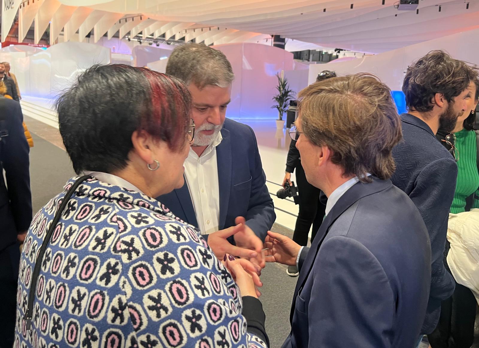 El Alcalde de Madrid, con el primer edil de Villena y la concejala de turismo