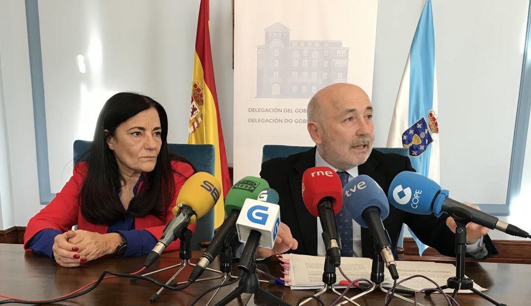 Javier Losada, con la subdelegada del Gobierno en Lugo, Isabel Rodríguez, este miércoles en rueda de prensa