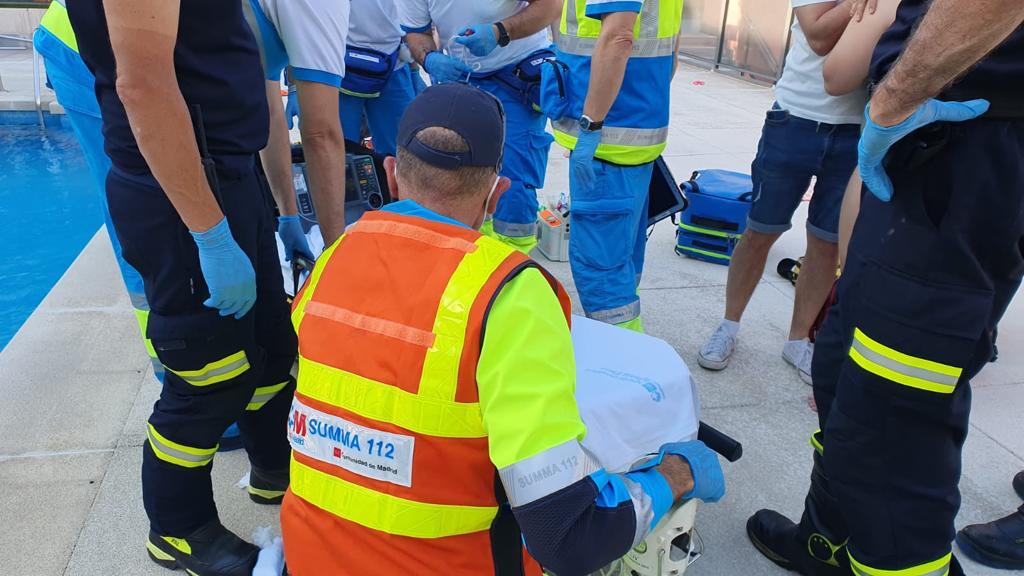 Los servicios sanitarios asistiendo al niño