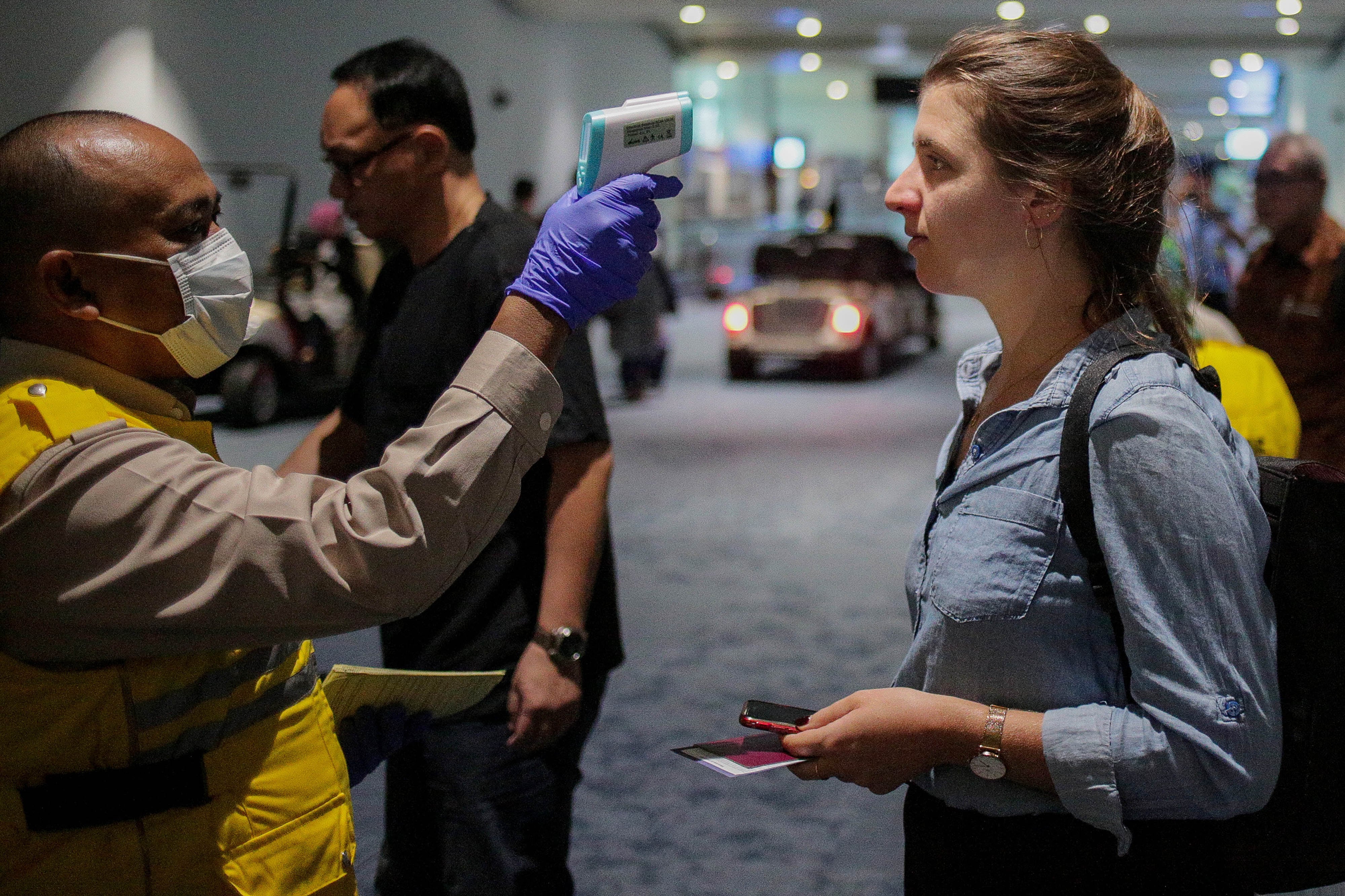 Protocolo de detección de la viruela del mono en el aeropuerto de Yakarta (Indonesia).