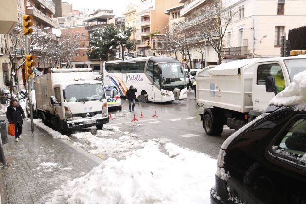 El centre de Vallvidrera hores després de la nevada caiguda durant la matinada del 20 de març del 2018