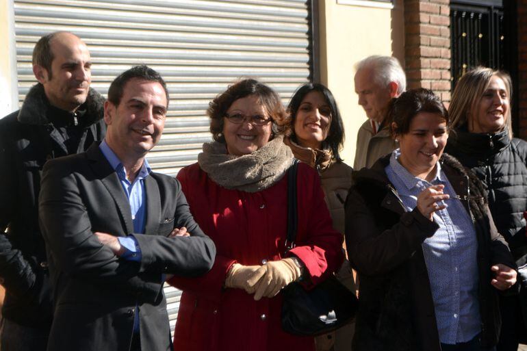 Representantes del PSOE con la presidenta de El Carmen