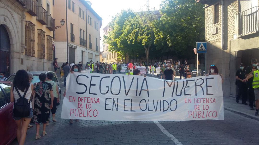Miles de segovianos se concentraban junto al antiguo Hospital Policlínico