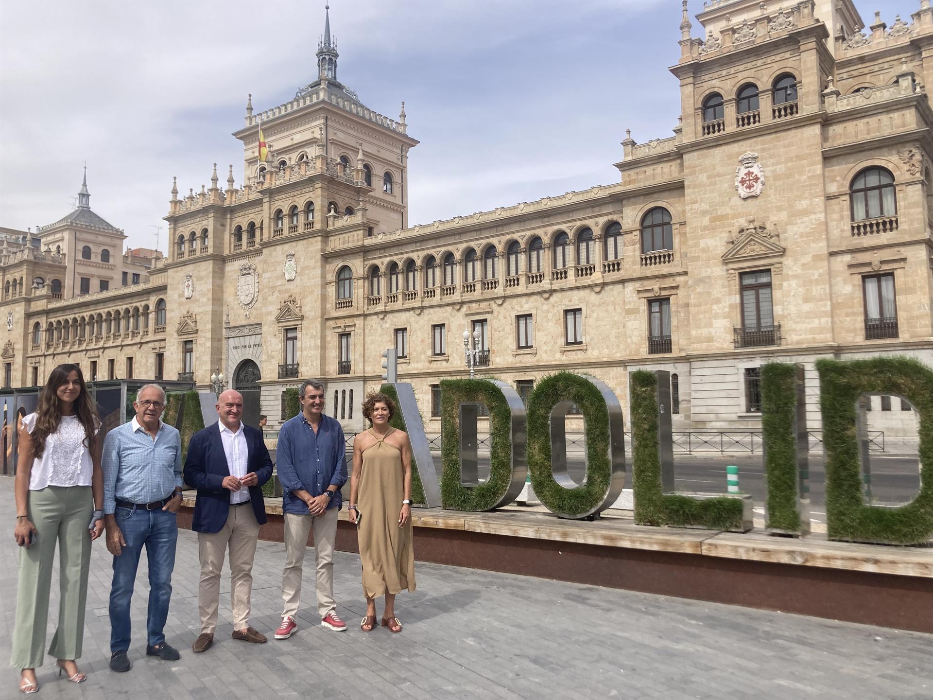 Reunión del alcalde de Valladolid con el director general de la Vuelta ciclista a España