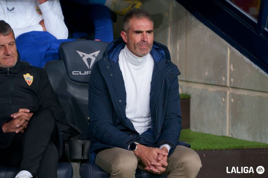 Patxi Ferreira y Gaizka Garitano en el banquillo del Olímpico de Montjuic.