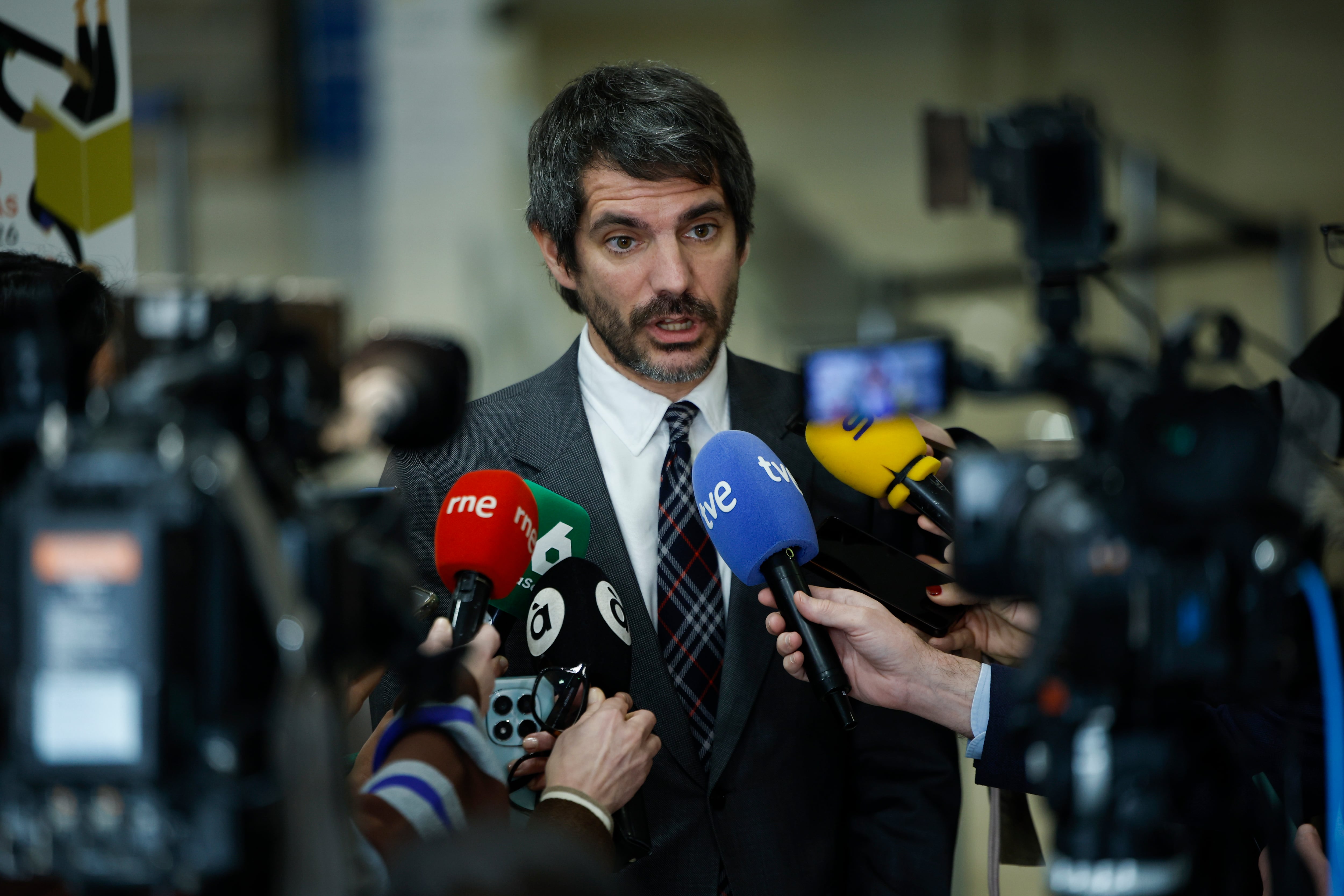 El ministro de Cultura, Ernest Urtasun, realiza declaraciones tras el acto de inauguración del XXVII Congreso de Librerías, que se celebra en Valencia del 5 al 7 de febrero organizado por la Confederación Española de Gremios y Asociaciones de Libreros (CEGAL) con el apoyo del Ministerio de Cultura