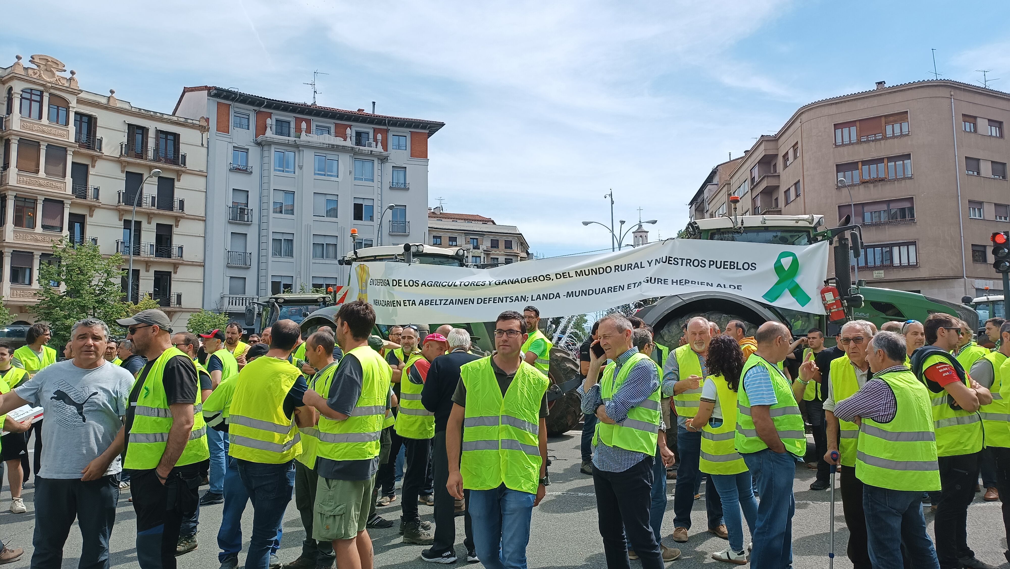 Manifestación de los agricultores de la plataforma 6F en la Plaza Merindades de Pamplona.