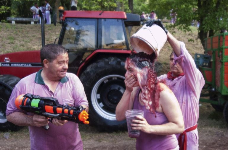 Cubos, pistolas de agua, botas... ¡Cualquier &#039;arma&#039; es válida!