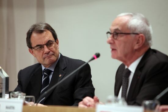 Artur Mas escolta la intervenció del president de la regió francesa de Midi-Pyrénées, Martyn Malvy. -ACN-.