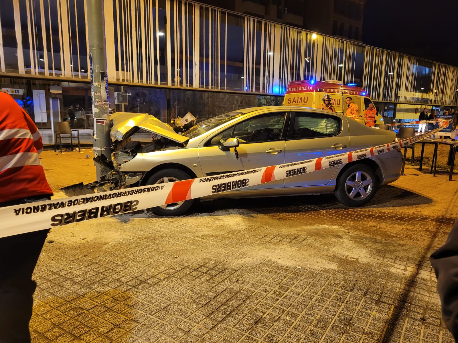 Un conductor ebrio invade una terraza y causa cuatro heridos en Alboraia (Valencia)