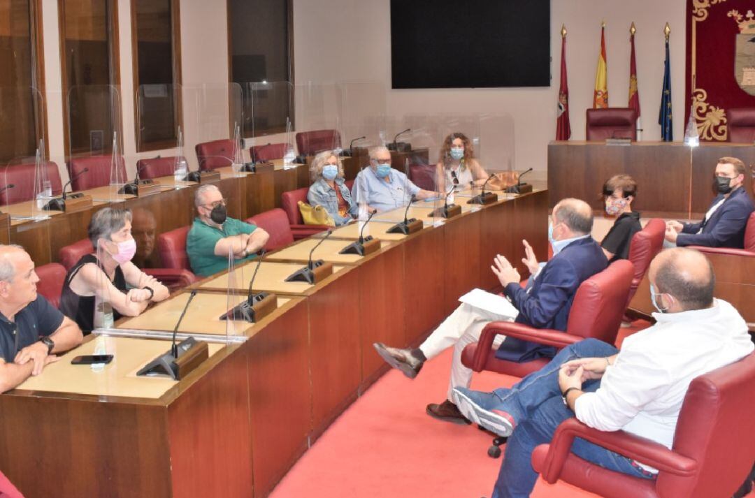 Reunión entre el Ayuntamiento de Albacete y la FAVA