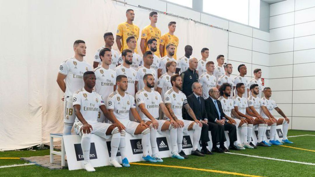 Los jugadores del Real Madrid posan para lo foto oficial de la temporada 2019-2020