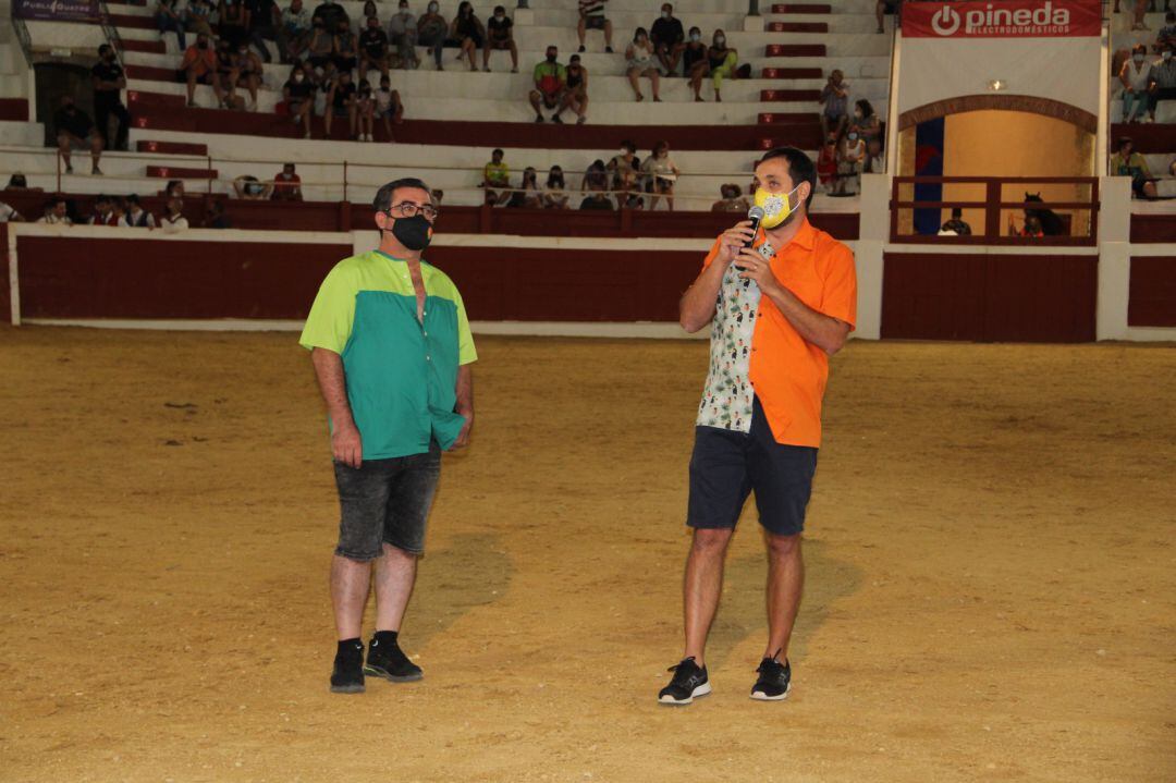 El alcalde, José Ramiro (d) y el concejal de Fiestas, Miguel Gomis (i).