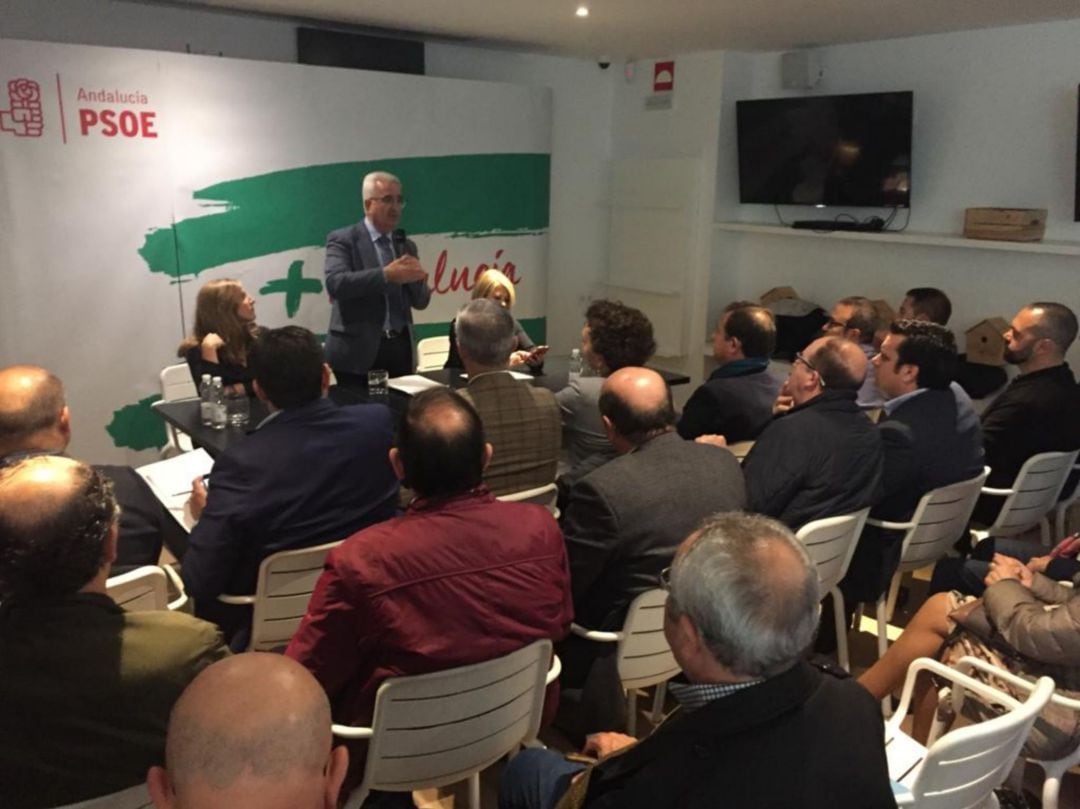 Manuel Jiménez Barrios, durante un acto con empresarios en Jerez de la Frontera