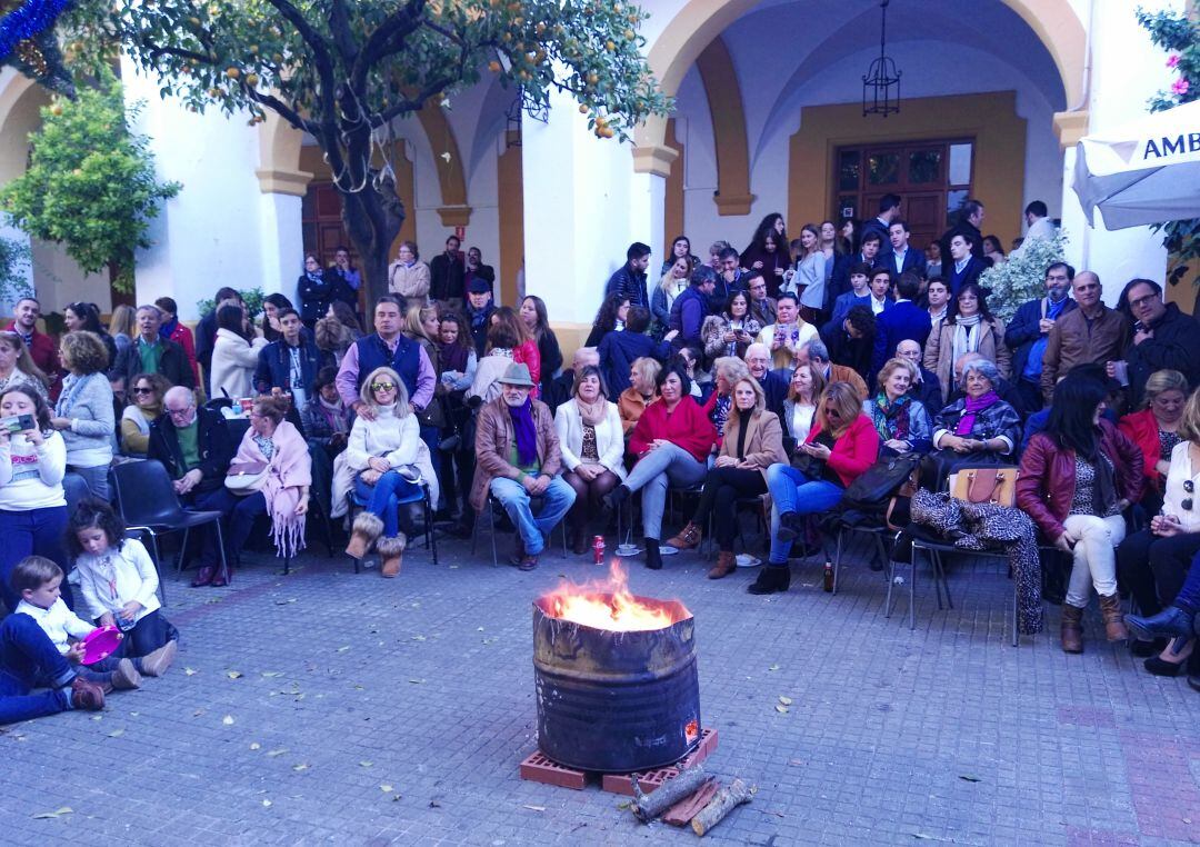 Las zambombas atraen a multitud de visitantes a la ciudad