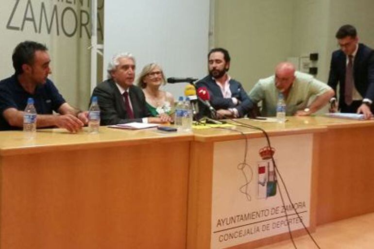 Los responsables del Grupo Vivir en la Asamblea Extraordinaria del pasado 25 de junio 