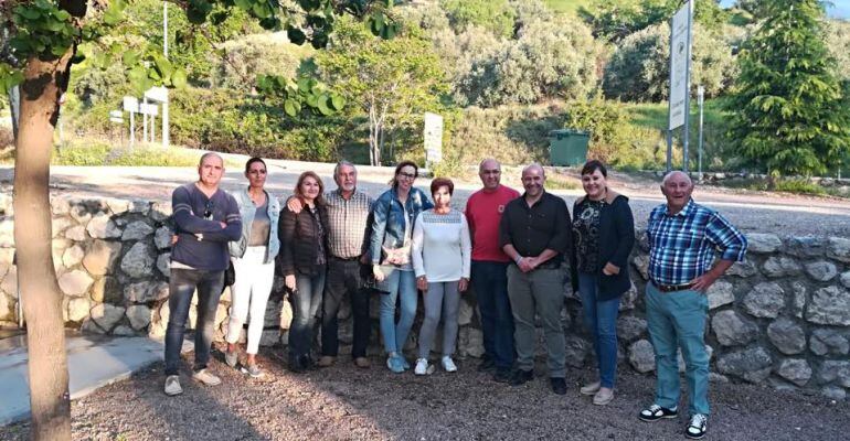 Representantes políticos en el aparcamiento habilitado para autocaravanas en Cazorla.