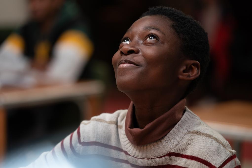 Fotograma de la película 'La brigada de la cocina' / En la imagen Yannick Kalombo como GusGus / Caramel Films