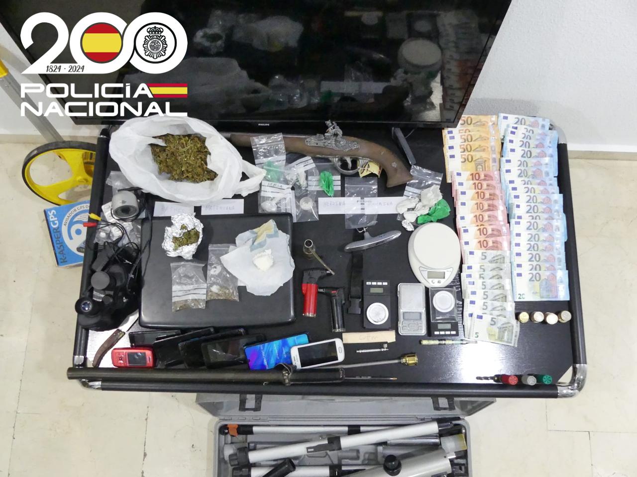 Material incautado por los agentes en Úbeda.