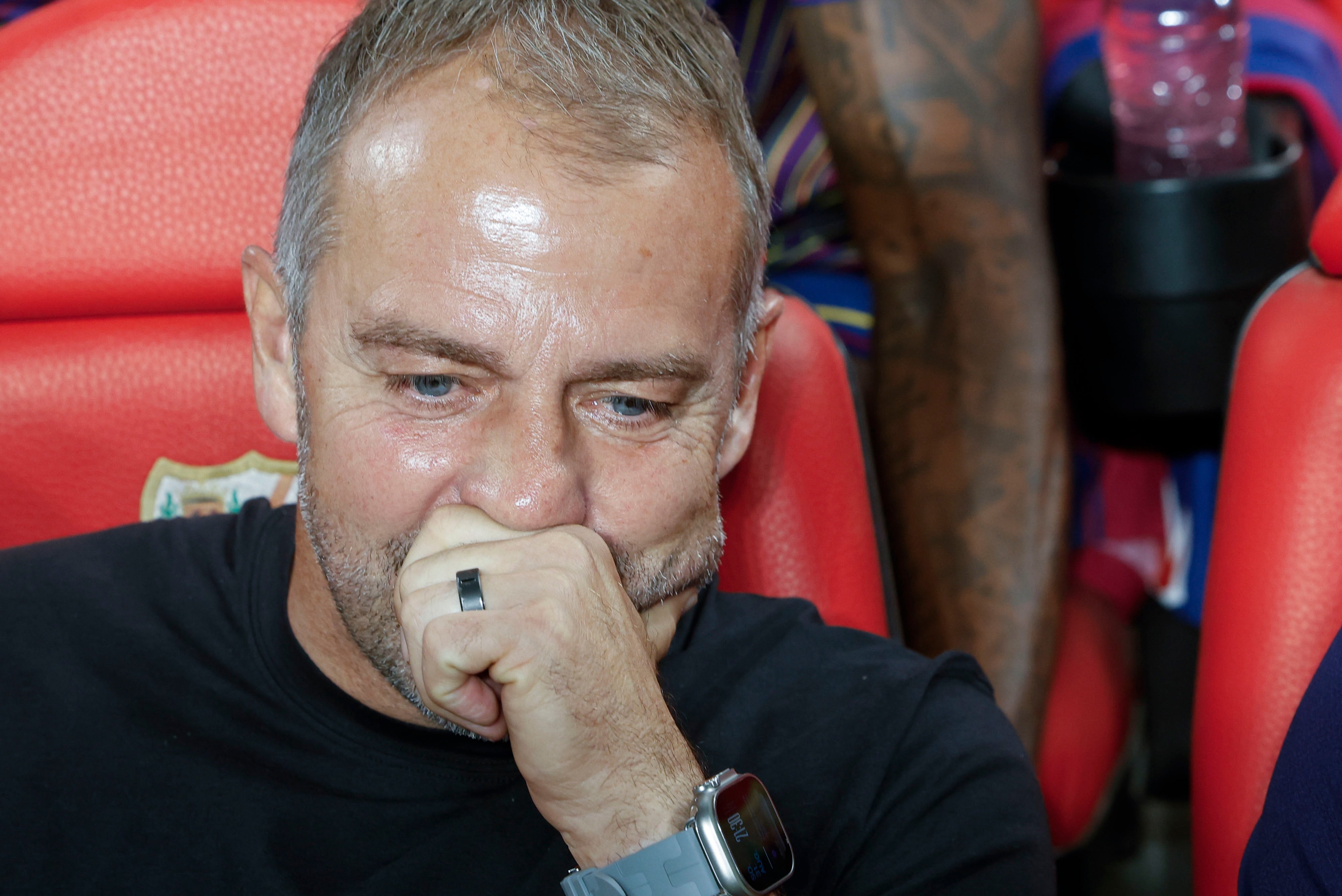 El entrenador del Barcelona, Hansi Flick, momentos antes del partido contra el Rayo Vallecano