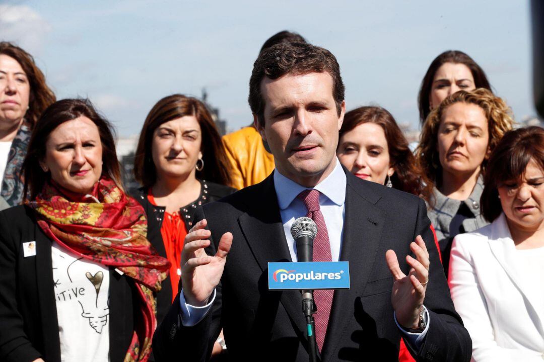 El presidente del PP, Pablo Casado, durnate su intervención en la clausura de un acto con candidatas autonómicas y municipales del PP con motivo Día Internacional de la Mujer