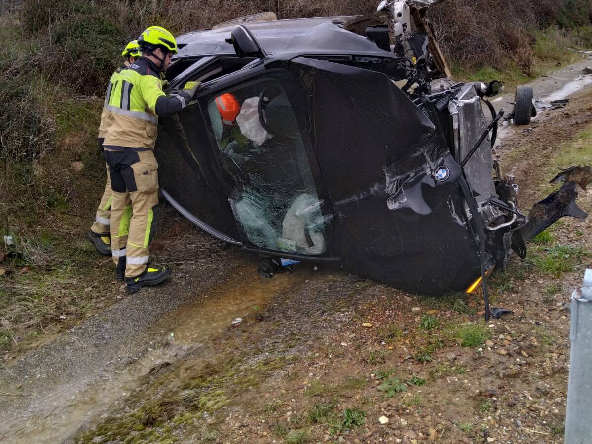 Vuelca un vehículo en la A-6 a la altura de Bembibre