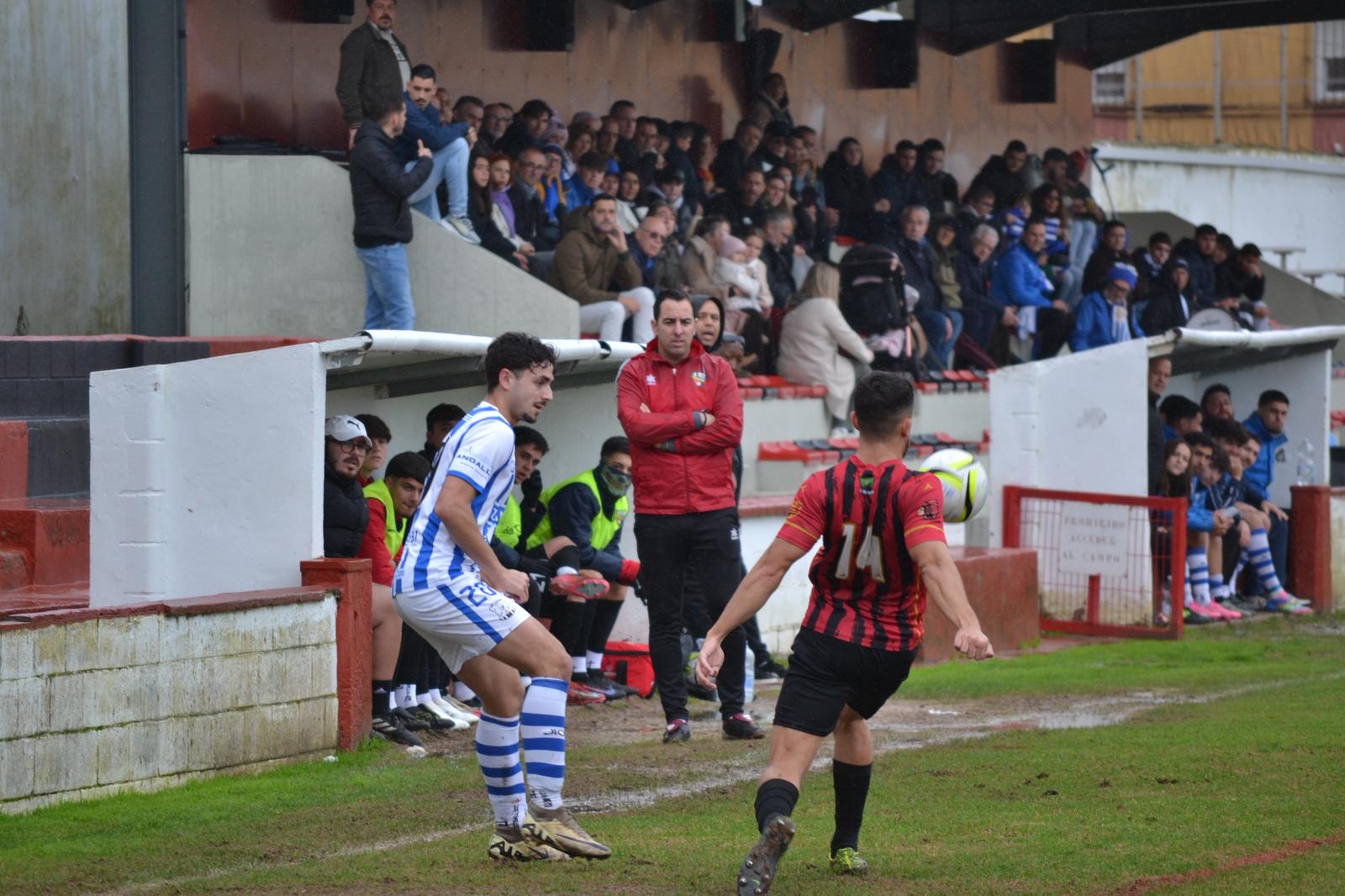 Imagen del partido entre el Jerez Industrial y La Roteña