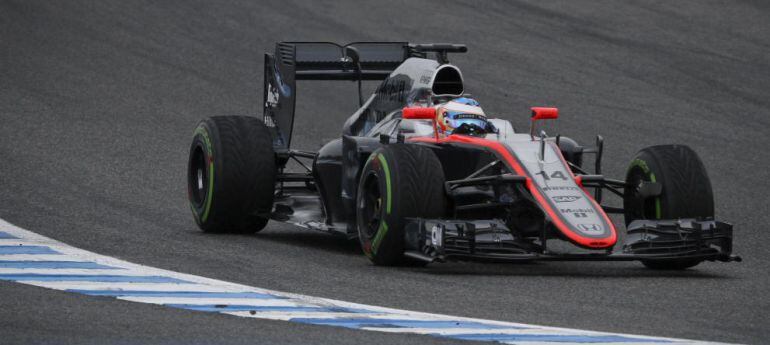 Fernando Alonso rodando con el MP4-30 de McLaren