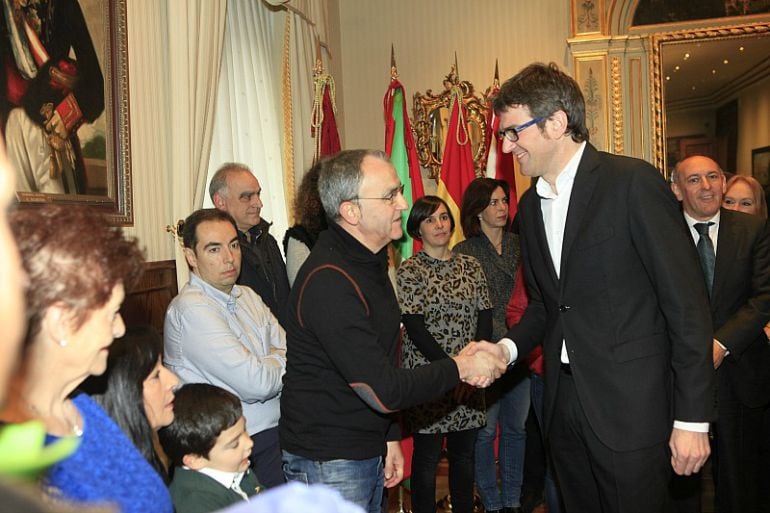 Recepción en el Ayuntamiento de Vitoria a los familiares del 3 de marzo el día del 40 aniversario de los hechos. 