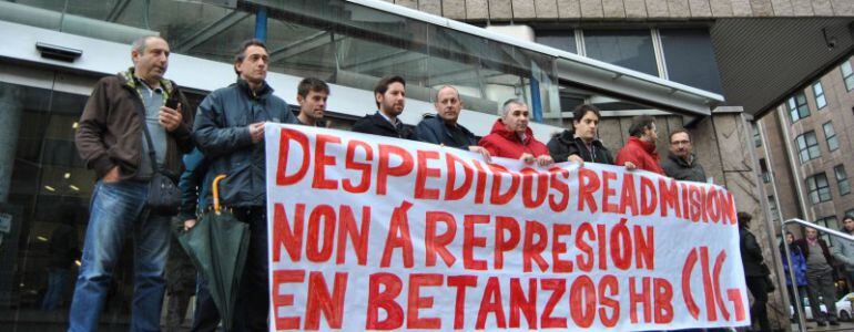 Concentración de los trabajadores de Betanzos HB. Foto de Archivo