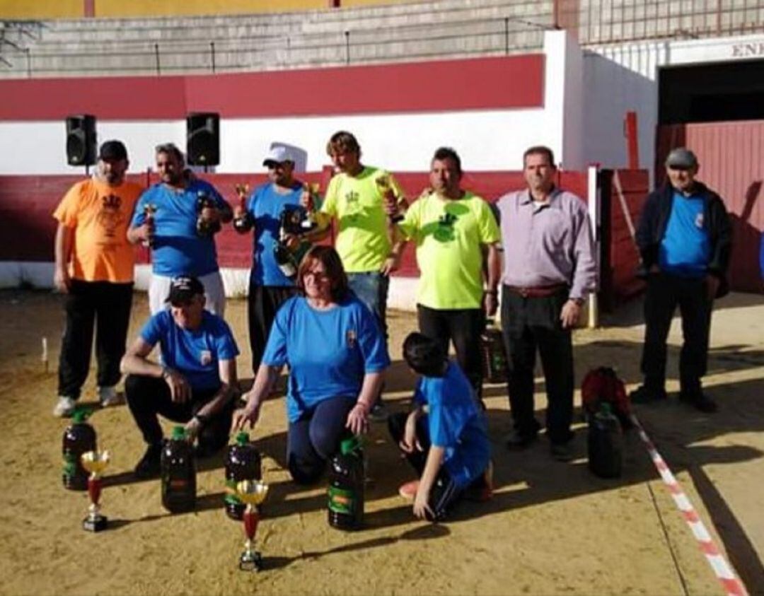 Foto de familia con los ganadores del campeonato