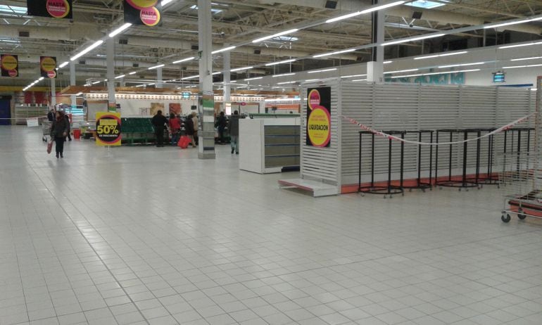 Horas previas al cierre del Hipermercado Eroski en Zamora