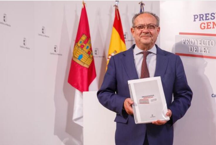 El consejero de Hacienda, Administraciones Públicas y Transformación Digital, Juan Alfonso Ruiz Molina, presenta el Proyecto de Ley de Presupuestos Generales de Castilla-La Mancha para 2026