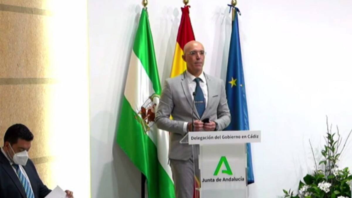 Fegadi recibe la bandera de Andalucía