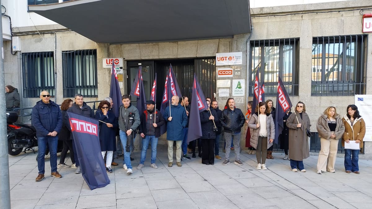 Concentración tras la muerte de un peón forestal en Mahíde