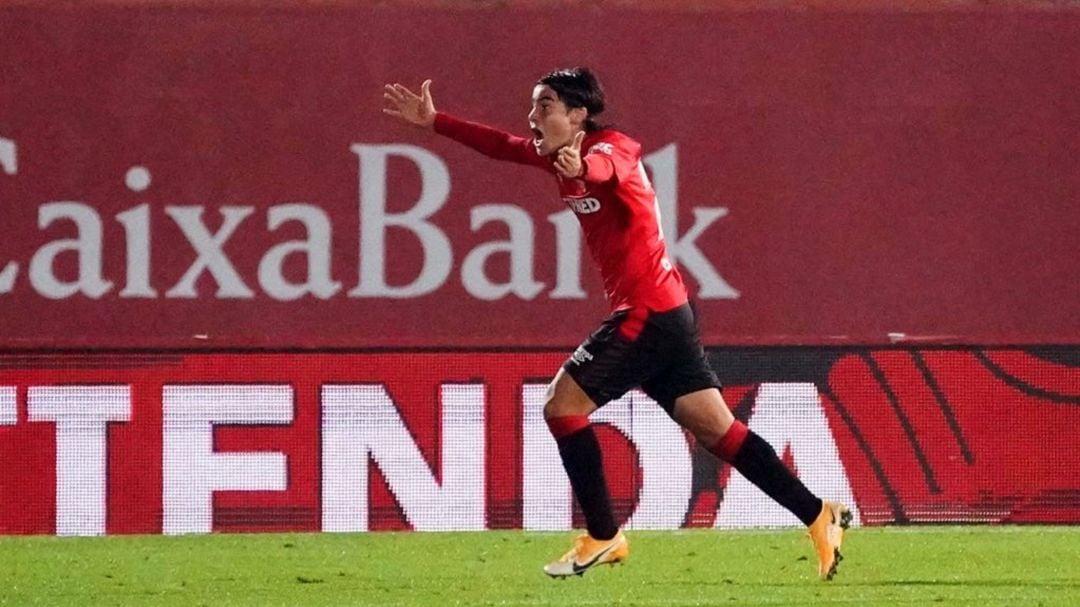Luka Romero celebra su primer gol con el RCD Mallorca.