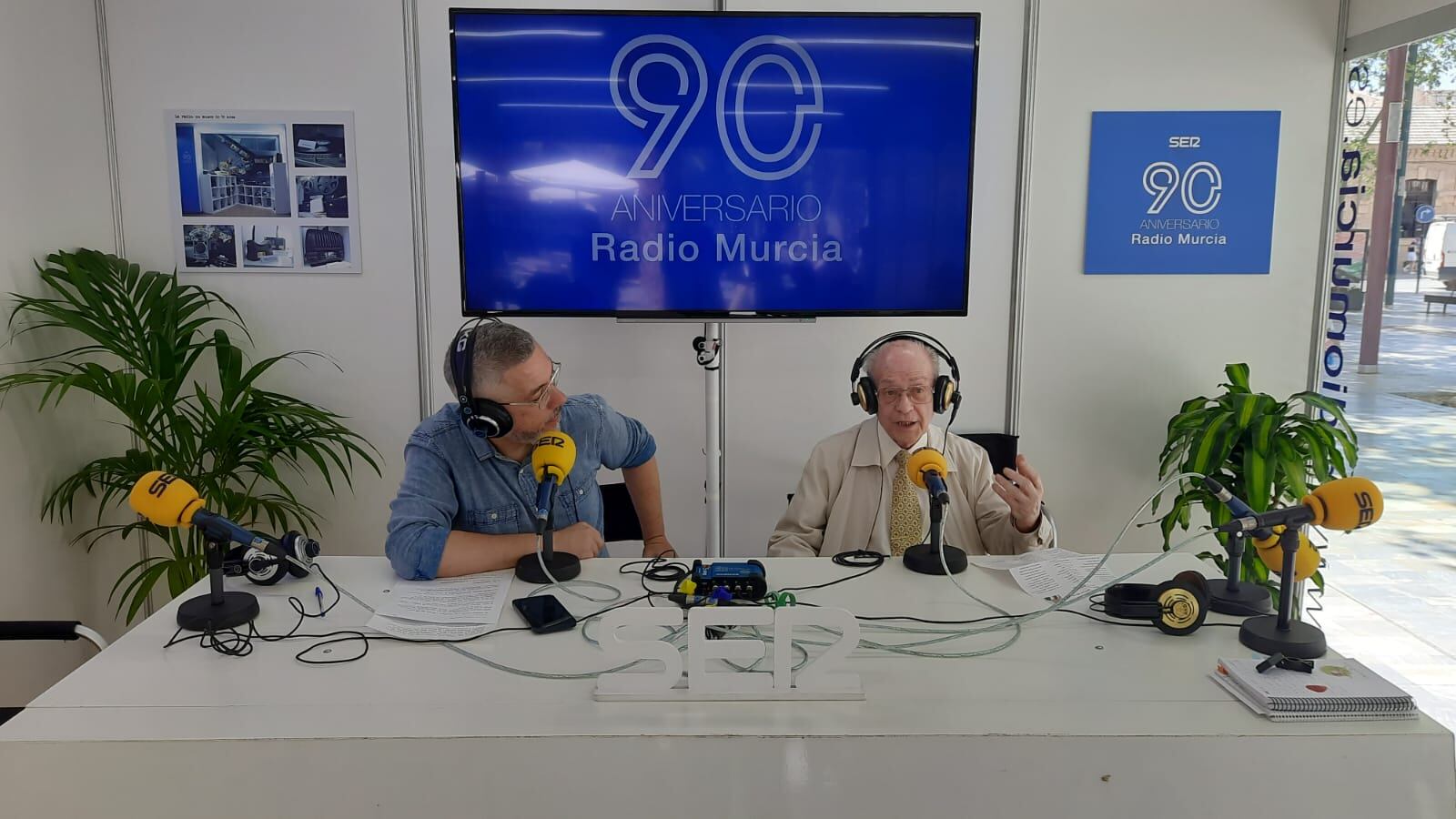 Francisco Medina Ortín, ha sido oyente de Radio Murcia desde sus inicios, ganando concursos como el emitido en los años 30: ¿Dónde está Manolín?