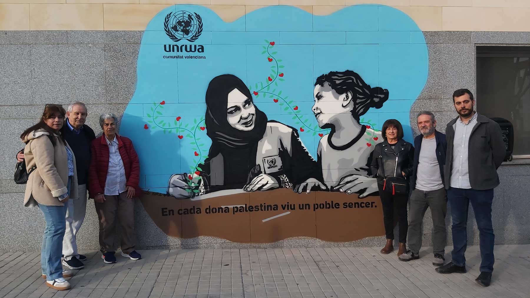 El mural solidario con el pueblo palestino y más en concreto con las mujeres palestinas junto a los asistentes