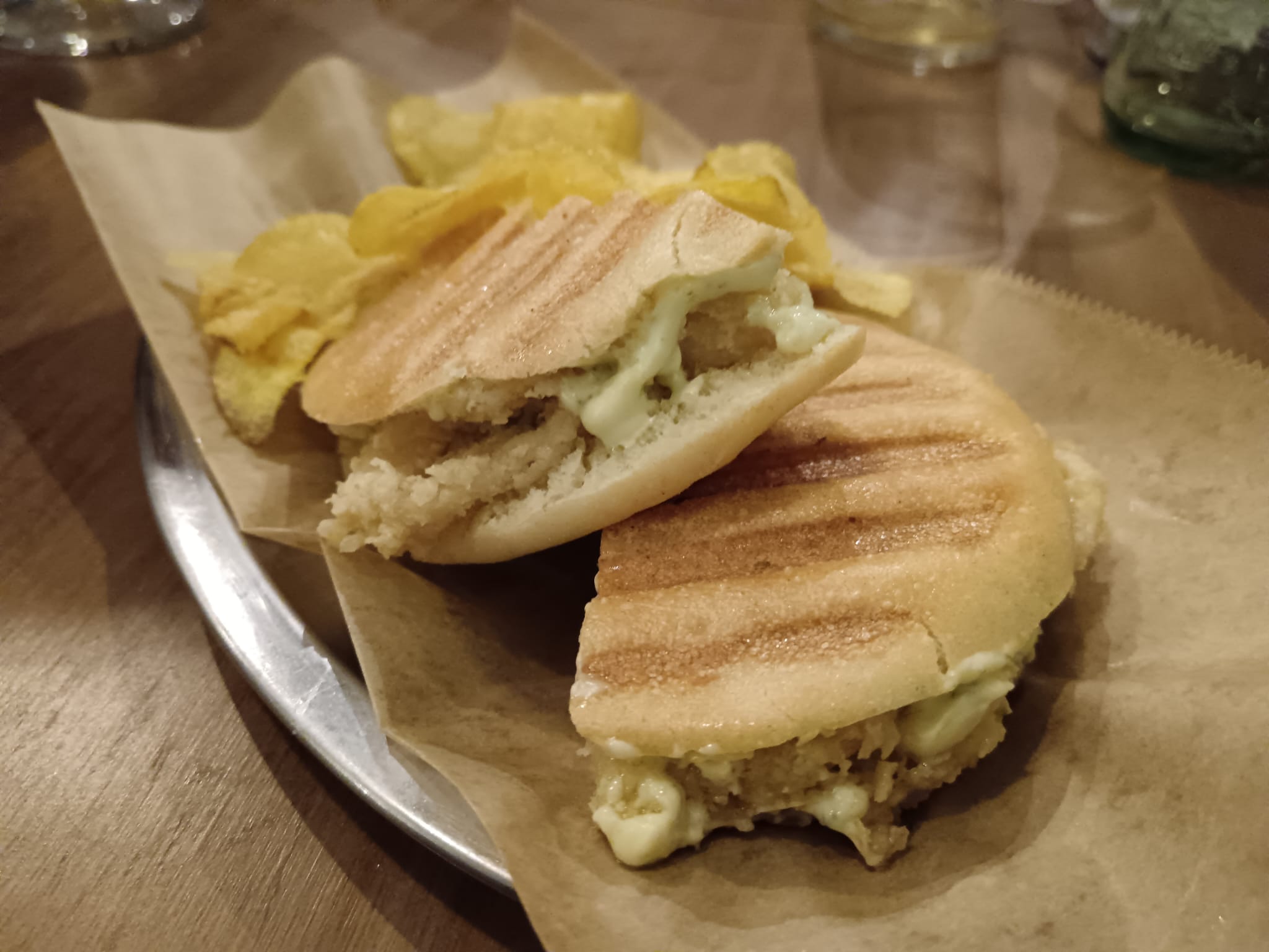 Montadito de calamares fritos y alioli