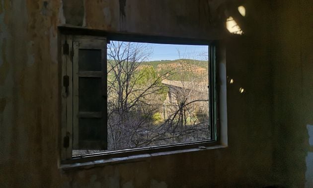 Vistas desde el interior de uno de los edificios de la estación.