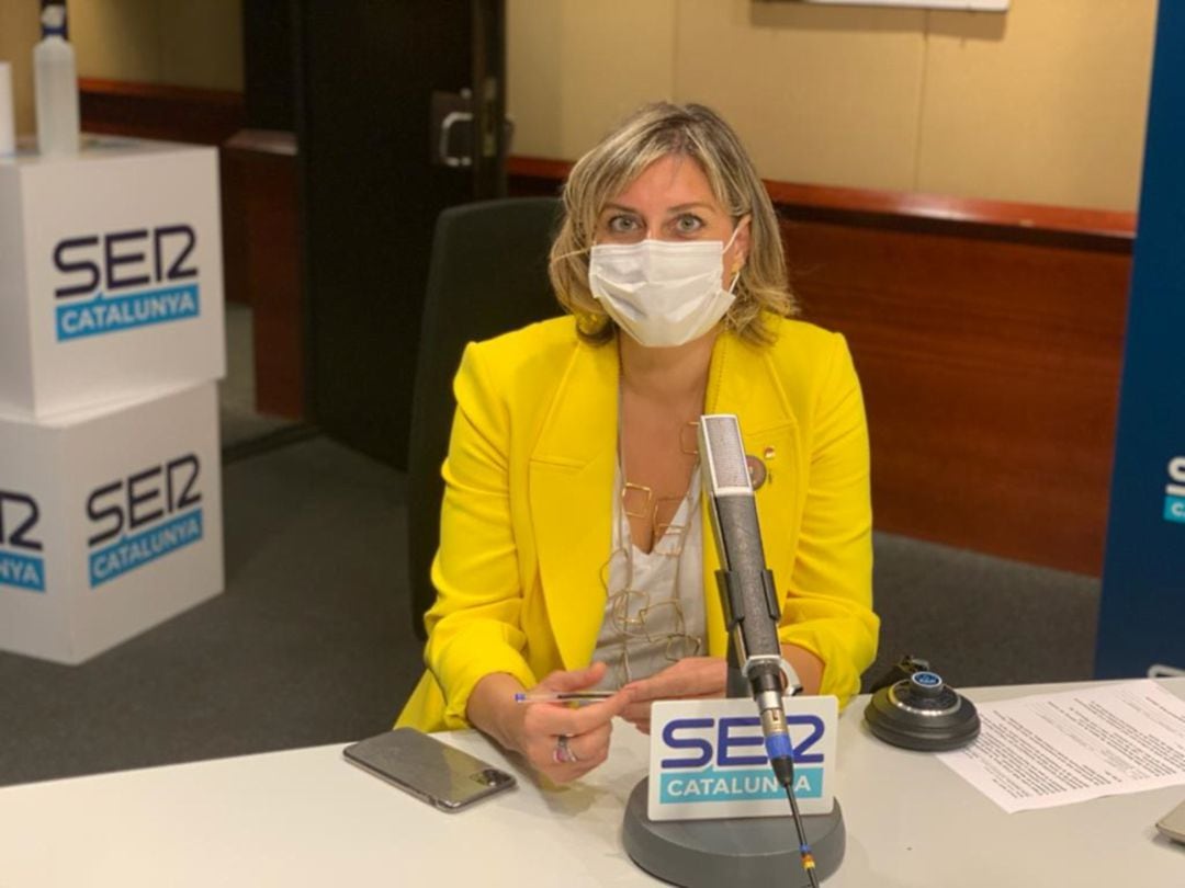 Alba Vergés, consellera de Sald, en los estudios de Ràdio Barcelona