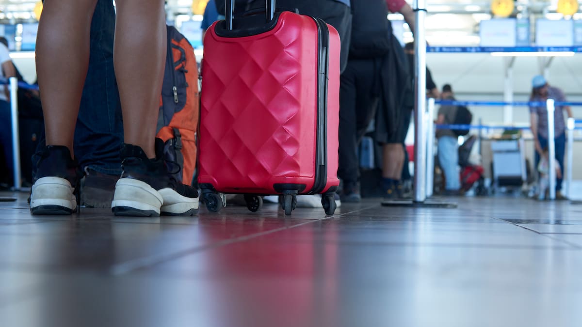 "Meter un plátano es como ser Pablo Escobar": así es uno de los controles aduaneros más duros del mundo