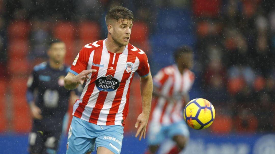 El delantero navarro no quiere salir de la entidad gaditana