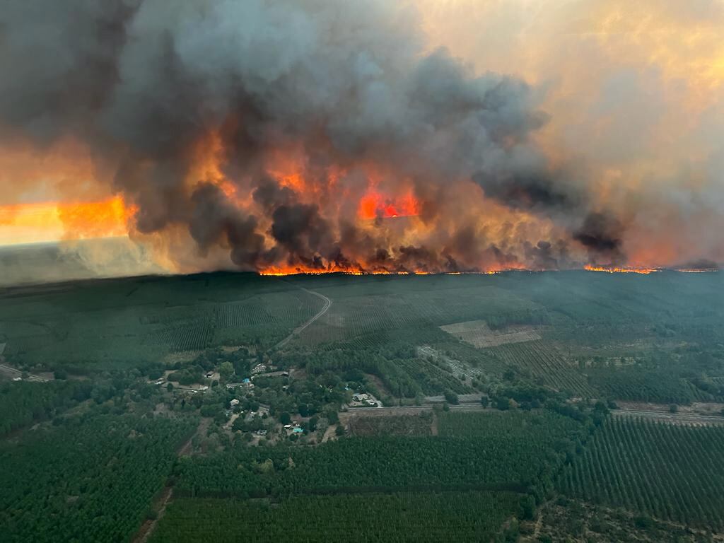 Imagen del incendio que afecta a Saint Magne, en la región de Gironde (suroesta de Francia).