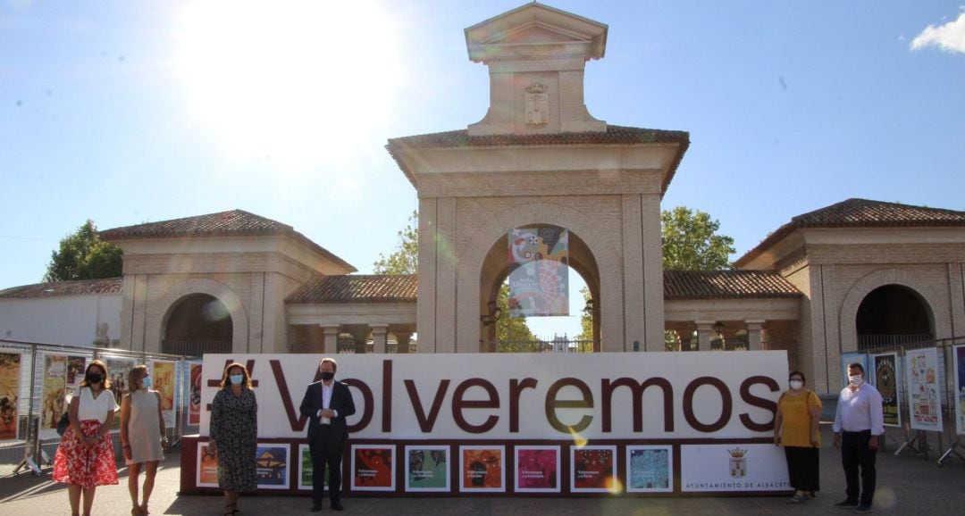 Inauguración de la exposición Carteles de nuestra feria, en Albacete 