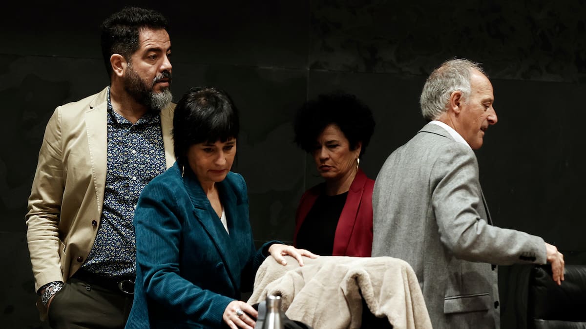 Cementerio y Parlamento: La entrada de Lorente