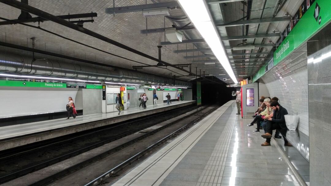 Imatge de l&#039;andana de la línia 3 de metro a l&#039;estació de Passeig de Gràcia