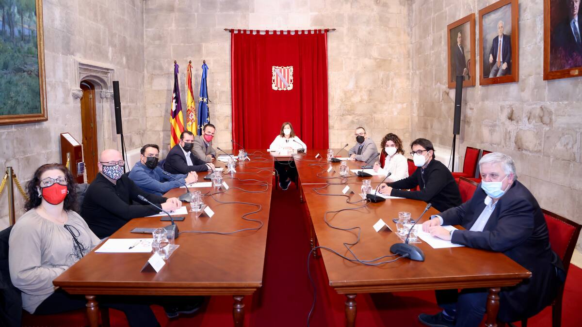 Govern, patronales y sindicatos pitiusos celebran el acuerdo para prorrogar los ERTE y las prestaciones a fijos discontinuos