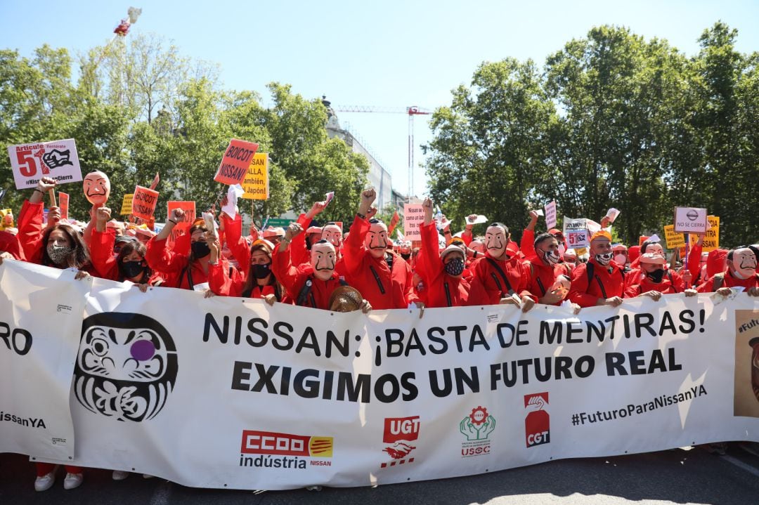 Trabajadores de la planta de Barcelona de Nissan disfrazados de los personajes de la serie &#039;La Casa de Papel&#039; durante una manifestación para pedir un futuro para las instalaciones de la ciudad condal, en Madrid (España), a 15 de julio de 2020.