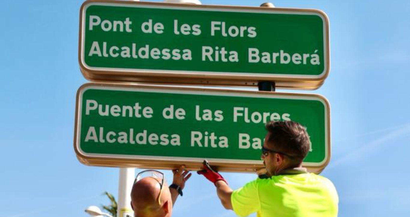 El puente de las Flores de València ya luce su nuevo nombre: Puente de las Flores Alcaldesa Rita Barberá